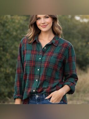 Universal Thread Plaid Button Up Shirt Green Red Relaxed Fit Large